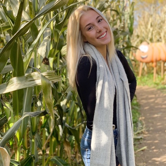 Meet your Posher, Lucy - Picture 1 of 1